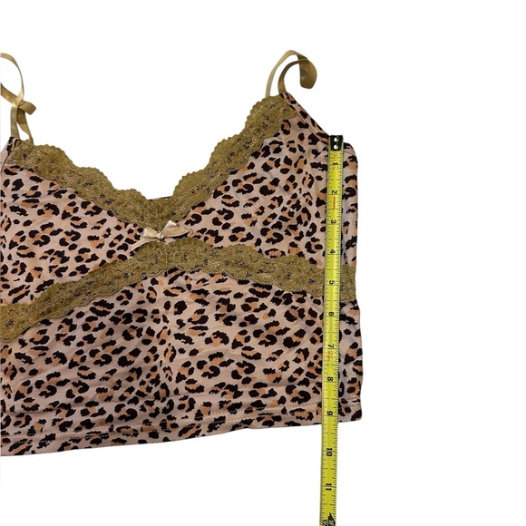 Small Cheetah Print Cropped Tank Top - Picture 5 of 8